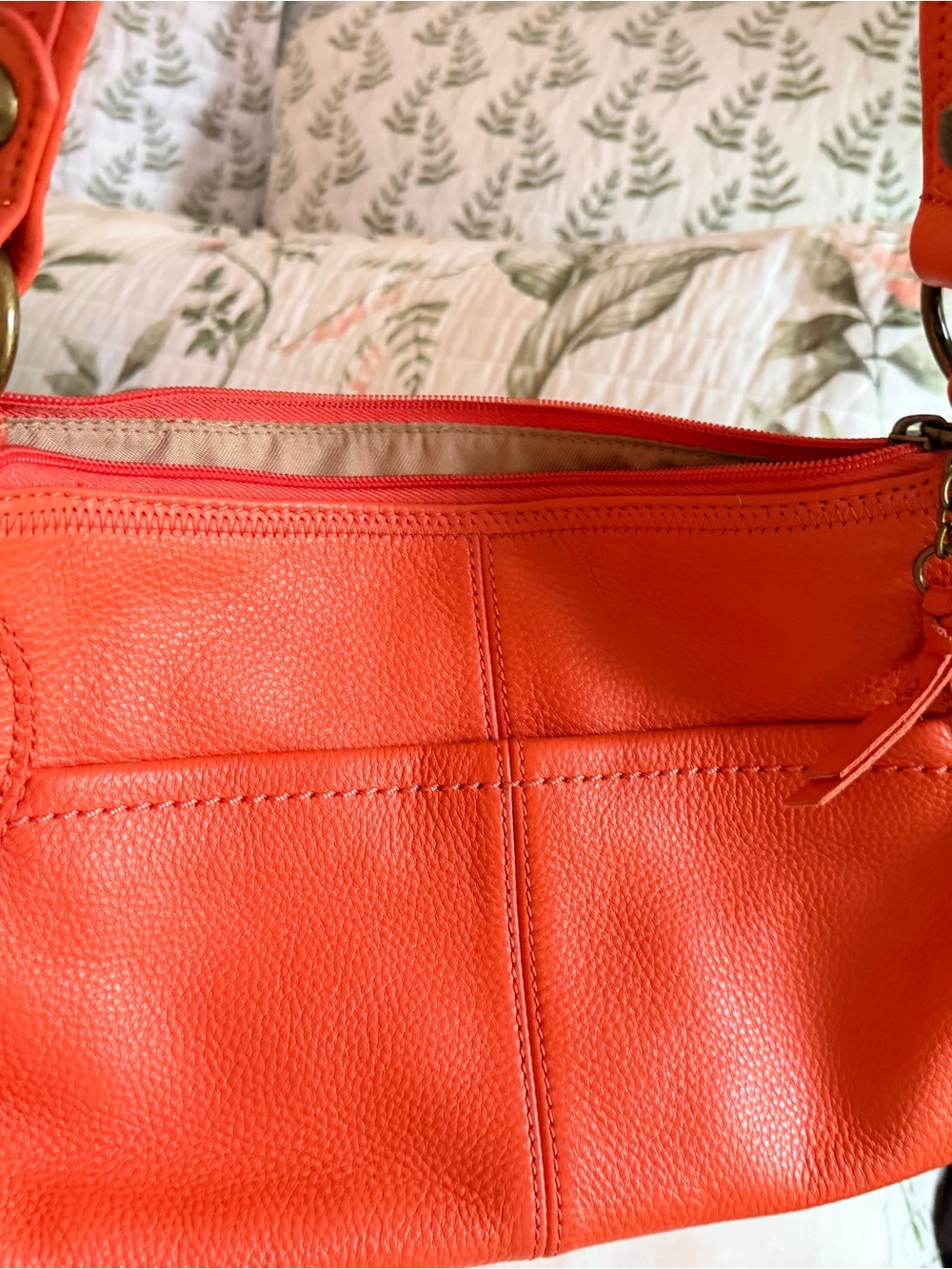 Women's Coral Shoulder Bag - Pebbled Leather Carryall